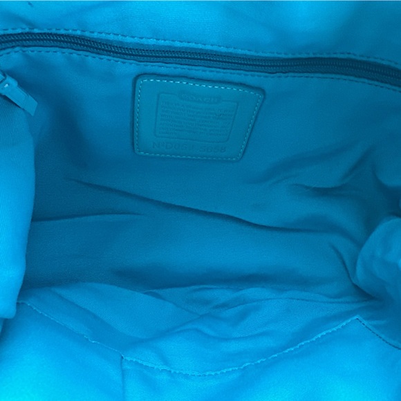 UPDATED Coach
Multicolor logo hobo Shoulder Bag medium great condition - Picture 5 of 13